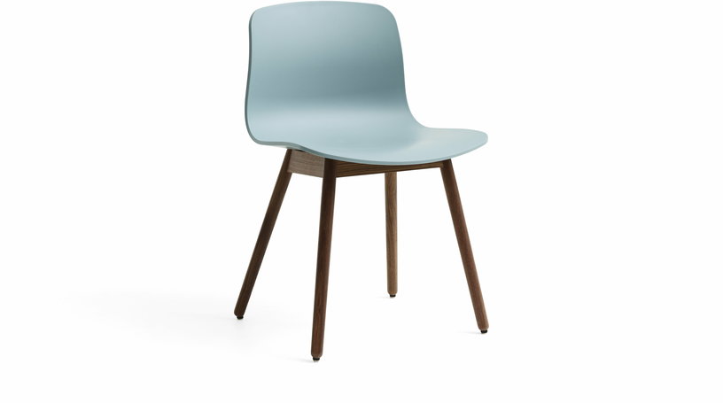 chaise-en-plastique-recycle-dusty-blue-et-pieds-en-noyer-aac-12-2-0-hay-1