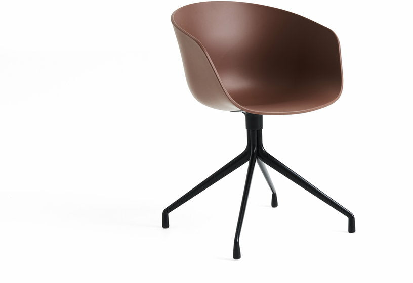 chaise-avec-accoudoirs-en-plastique-recycle-brique-et-pieds-en-acier-noir-aac-20-2-0-hay-1