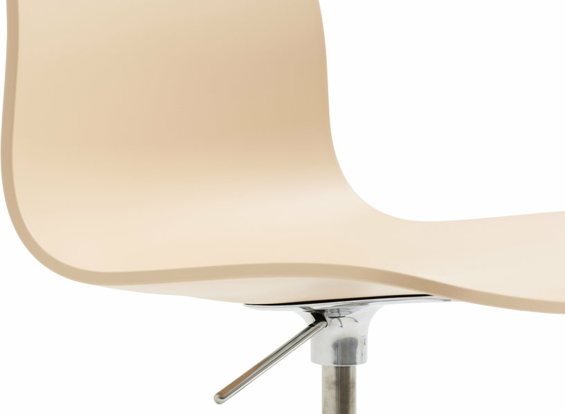 chaise-a-roulettes-en-plastique-recycle-peche-et-pieds-en-aluminium-aac-50-2-0-hay-2