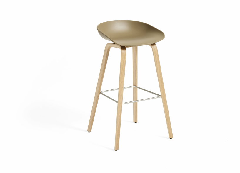tabouret-de-bar-en-plastique-recycle-argile-et-pieds-en-chene-75-cm-aas-32-2-0-hay-1