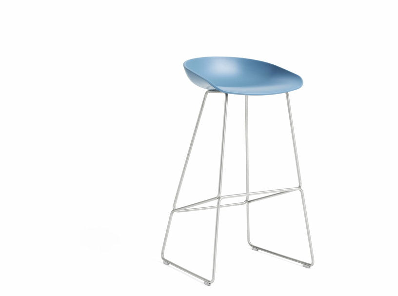 tabouret-de-bar-en-plastique-recycle-bleu-azure-et-pieds-en-acier-75-cm-aas-38-2-0-hay-1
