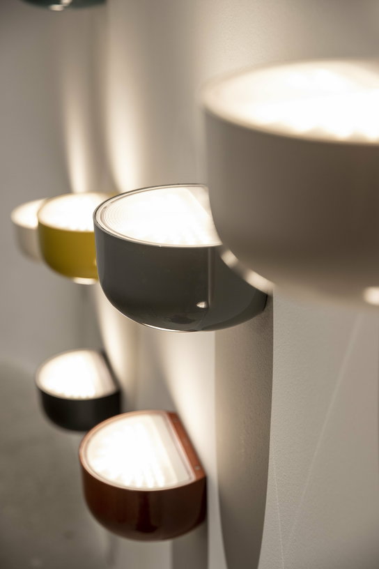 applique-murale-design-grise-bellhop-flos-2