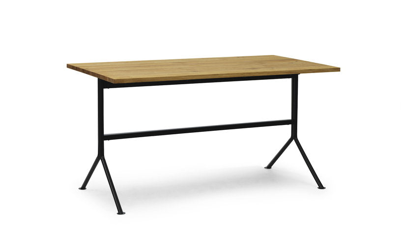 bureau-noir-en-bois-de-chene-150-x-75-cm-kip-normann-copenhagen-1