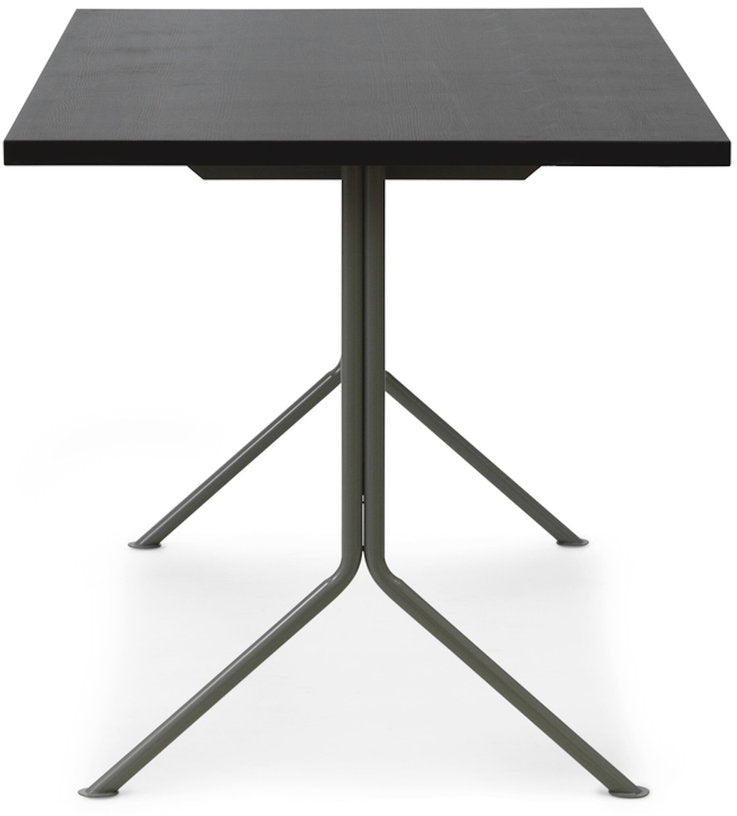 bureau-gris-en-bois-de-pin-fonce-150-x-75-cm-kip-normann-copenhagen-2