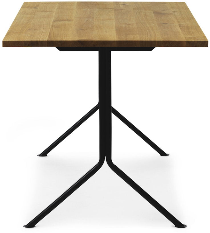 bureau-noir-en-bois-de-chene-150-x-75-cm-kip-normann-copenhagen-2