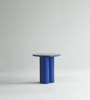 table-d-appoint-bleue-et-plateau-nero-marquina-40-x-40-cm-dit-normann-copenhagen-1