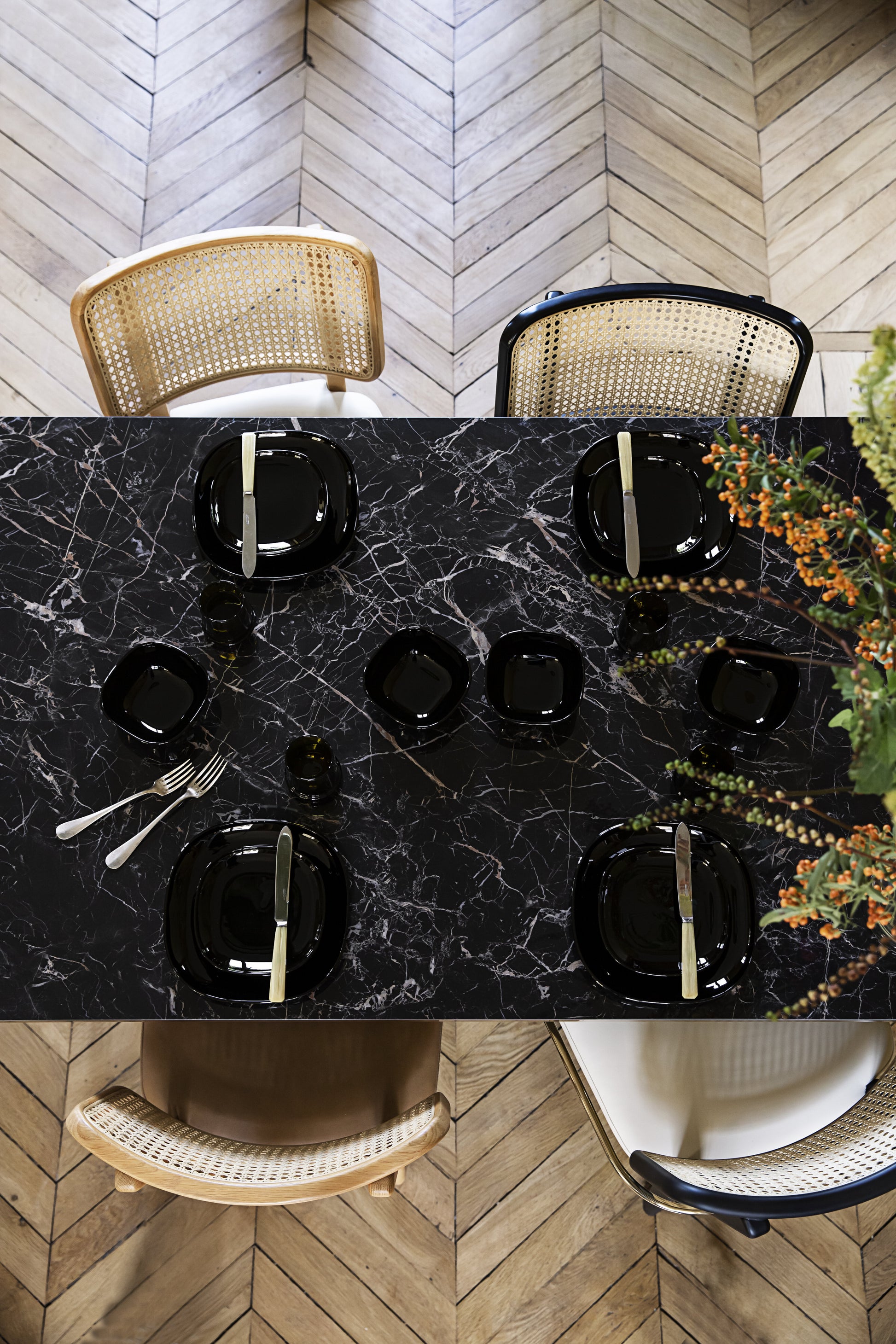 Table à manger en marbre noir 190 cm Horizon - RED Edition — 311394.jpg