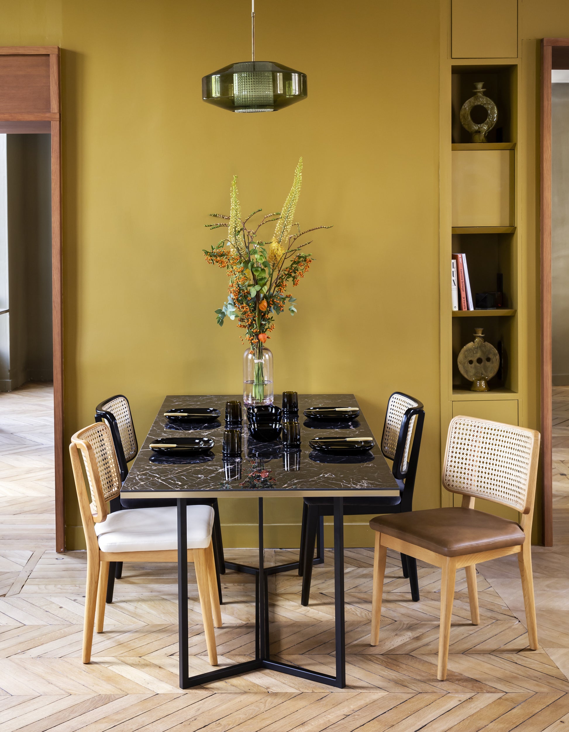 Table à manger en marbre noir 190 cm Horizon - RED Edition — 311395.jpg