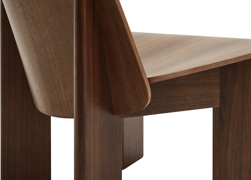 fauteuil-design-esprit-vintage-en-noyer-naturel-chisel-hay-5