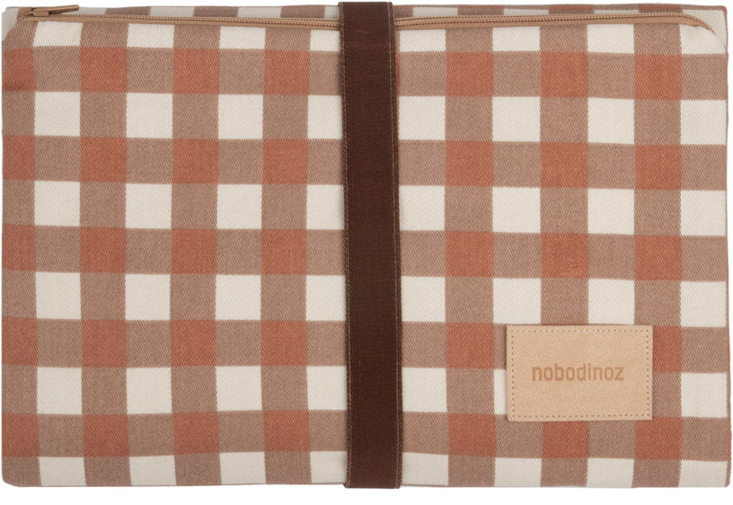 tapis-a-langer-impermeable-en-coton-bio-a-carreaux-terracotta-50-x-70-cm-hyde-park-nobodinoz-1