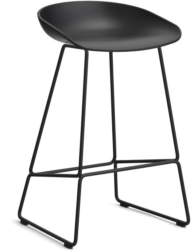 tabouret-de-bar-en-plastique-recycle-noir-et-pieds-en-acier-noir-65-cm-aas-38-2-0-hay-1