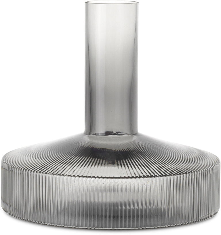 carafe-a-vin-gris-fume-ripple-ferm-living-1