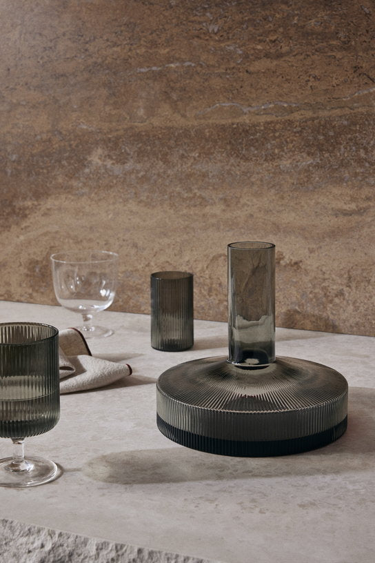 carafe-a-vin-gris-fume-ripple-ferm-living-2