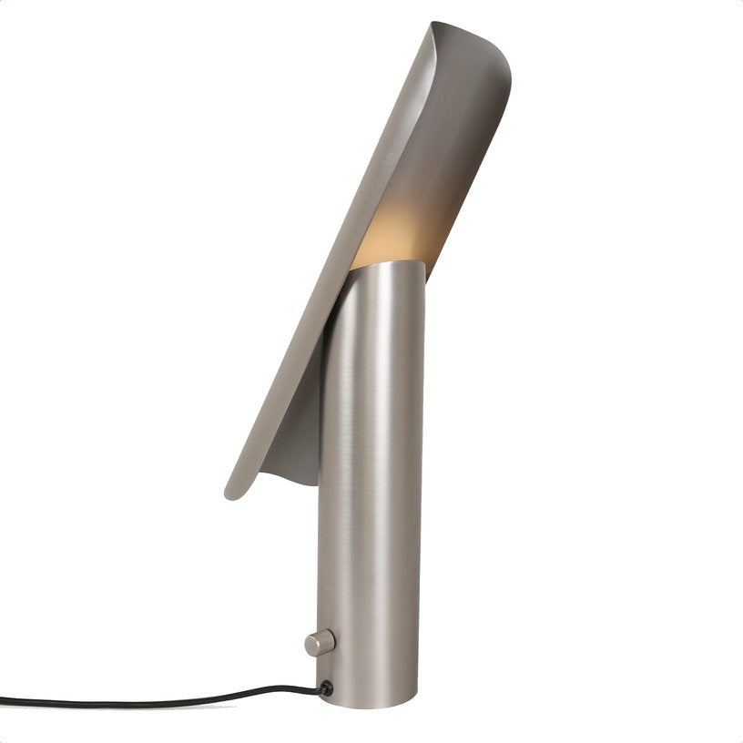 lampe-a-poser-en-acier-gris-t-frama-2