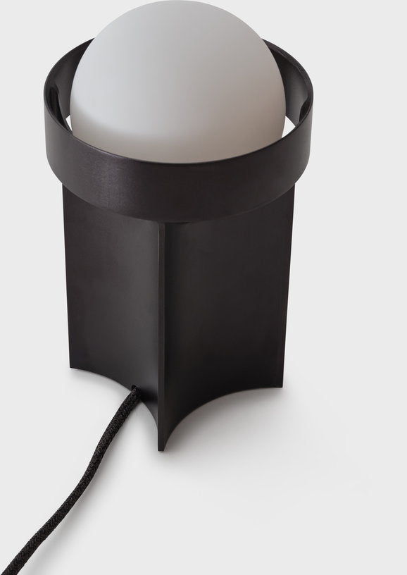petite-lampe-de-table-en-aluminium-gris-fume-loop-tala-2