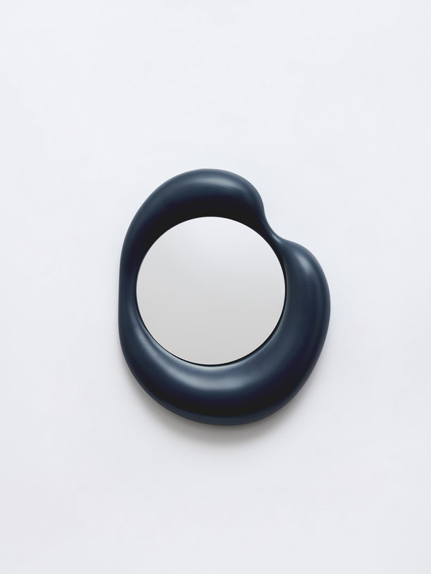 petit-miroir-design-en-ceramique-bleu-nuit-ingres-auguste-moustache-1