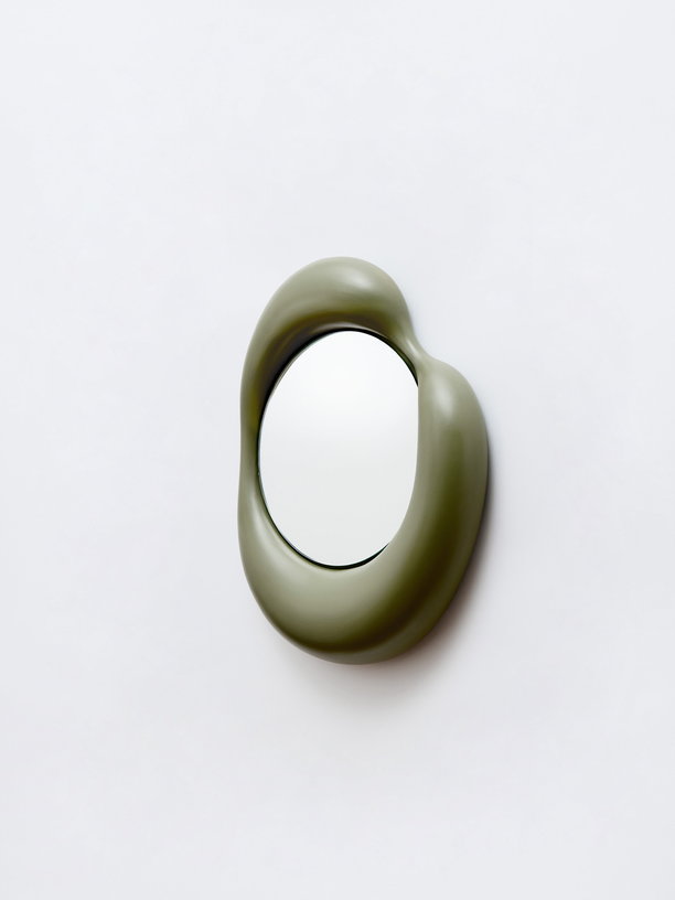 petit-miroir-design-en-ceramique-kaki-ingres-auguste-moustache-2