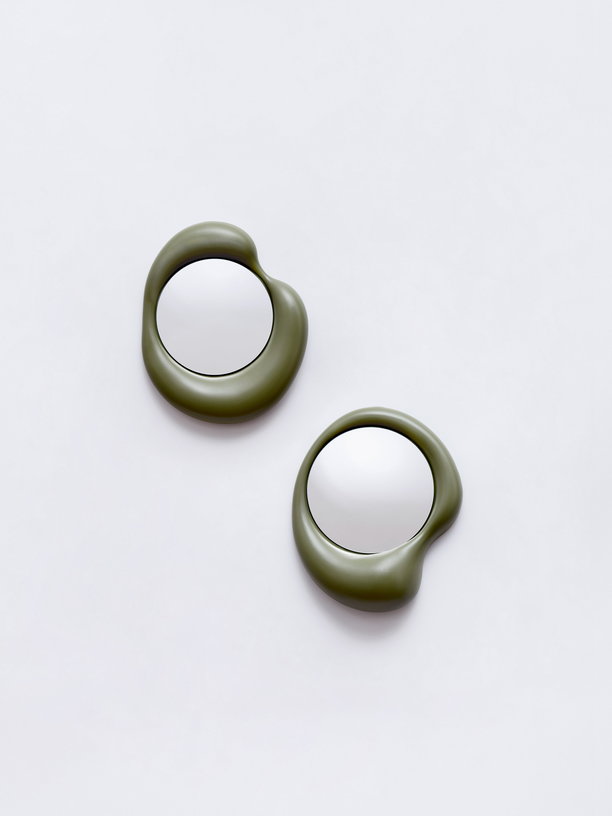 petit-miroir-design-en-ceramique-kaki-ingres-jean-moustache-3