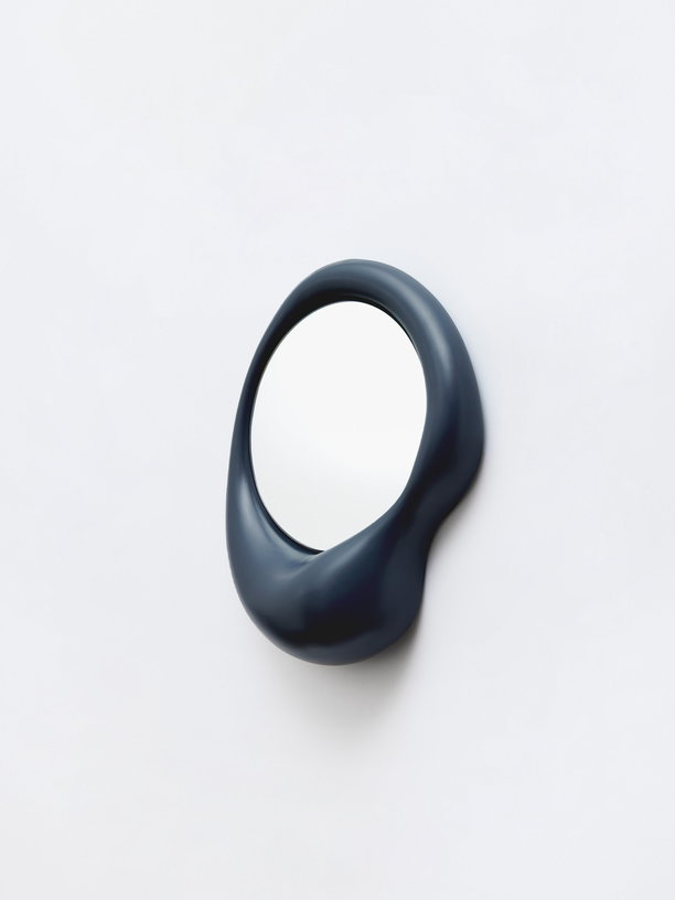 petit-miroir-design-en-ceramique-bleu-nuit-ingres-jean-moustache-2