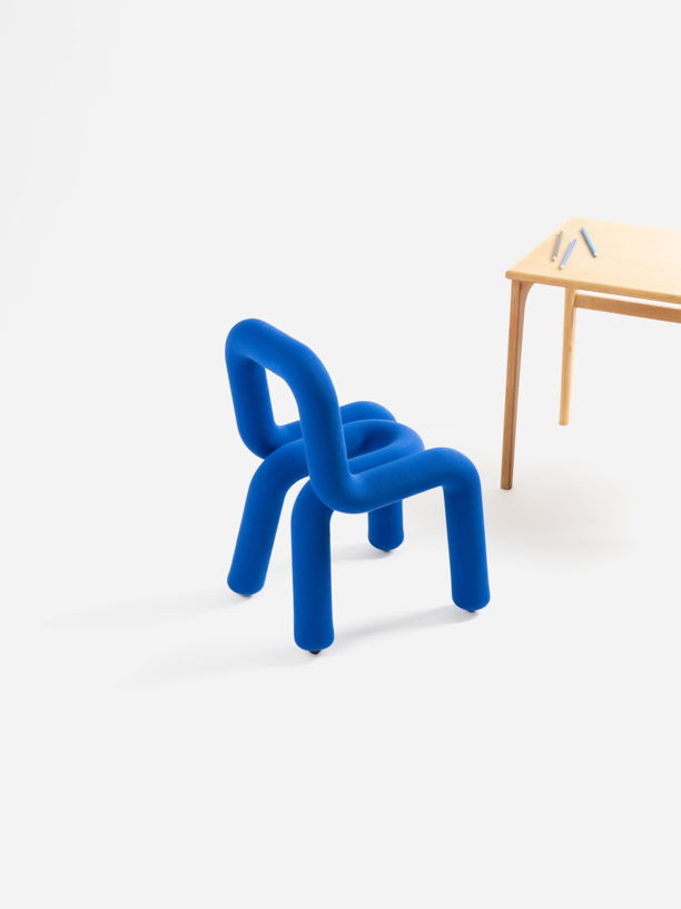 chaise-pour-enfant-en-coton-bleu-mini-bold-moustache-3