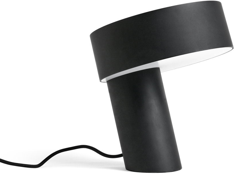 lampe-de-table-en-aluminium-noir-slant-hay-1