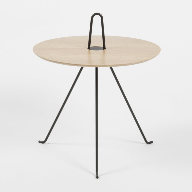 table-basse-ronde-en-chene-et-acier-noir-42-x-49-cm-tipi-objekto-2