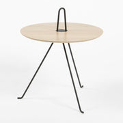 table-basse-ronde-en-chene-et-acier-noir-42-x-49-cm-tipi-objekto-1
