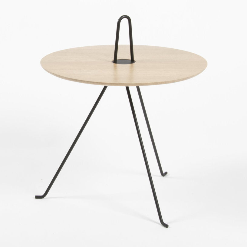 table-basse-ronde-en-chene-et-acier-noir-42-x-49-cm-tipi-objekto-1