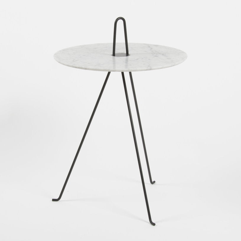 table-d-appoint-ronde-en-marbre-de-carrare-et-acier-noir-42-x-62-cm-tipi-objekto-2