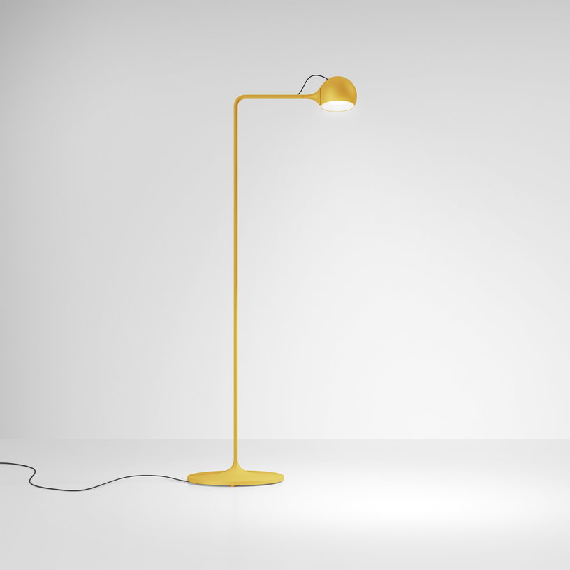 lampadaire-de-lecture-en-acier-jaune-ixa-artemide-1