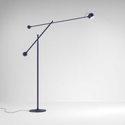 lampadaire-en-acier-bleu-ixa-artemide-1