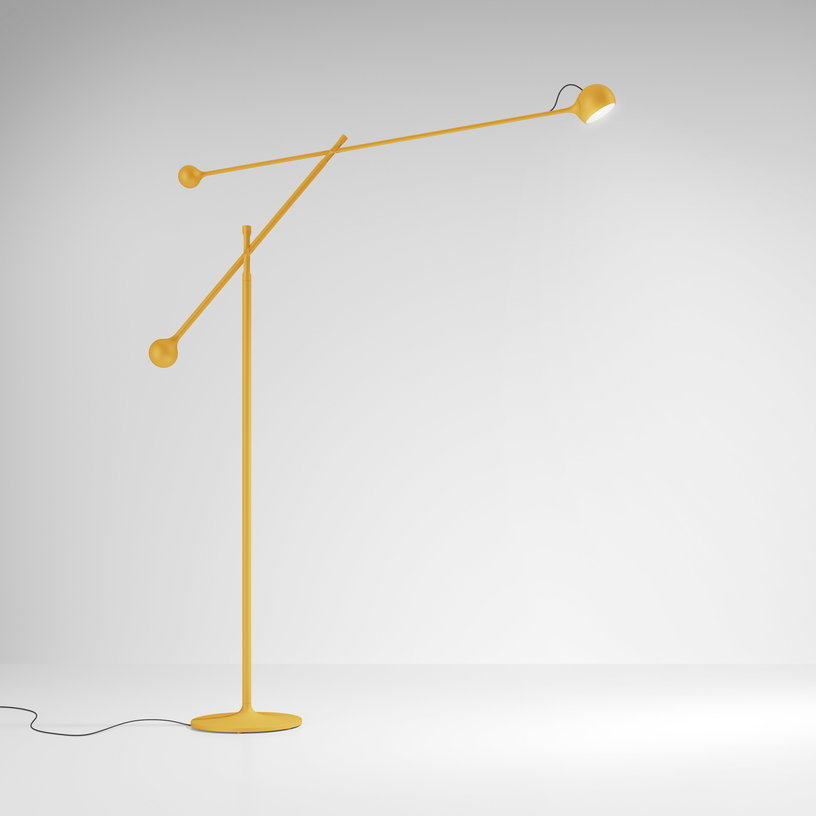 lampadaire-en-acier-jaune-ixa-artemide-1