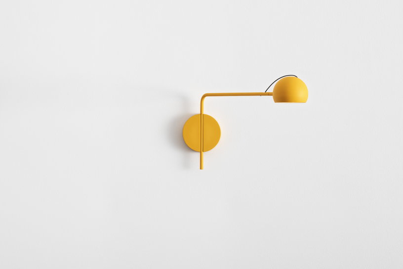 applique-murale-en-acier-jaune-ixa-artemide-2