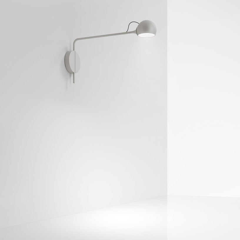 applique-murale-en-acier-blanc-ixa-artemide-1
