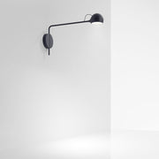 applique-murale-en-acier-anthracite-ixa-artemide-1