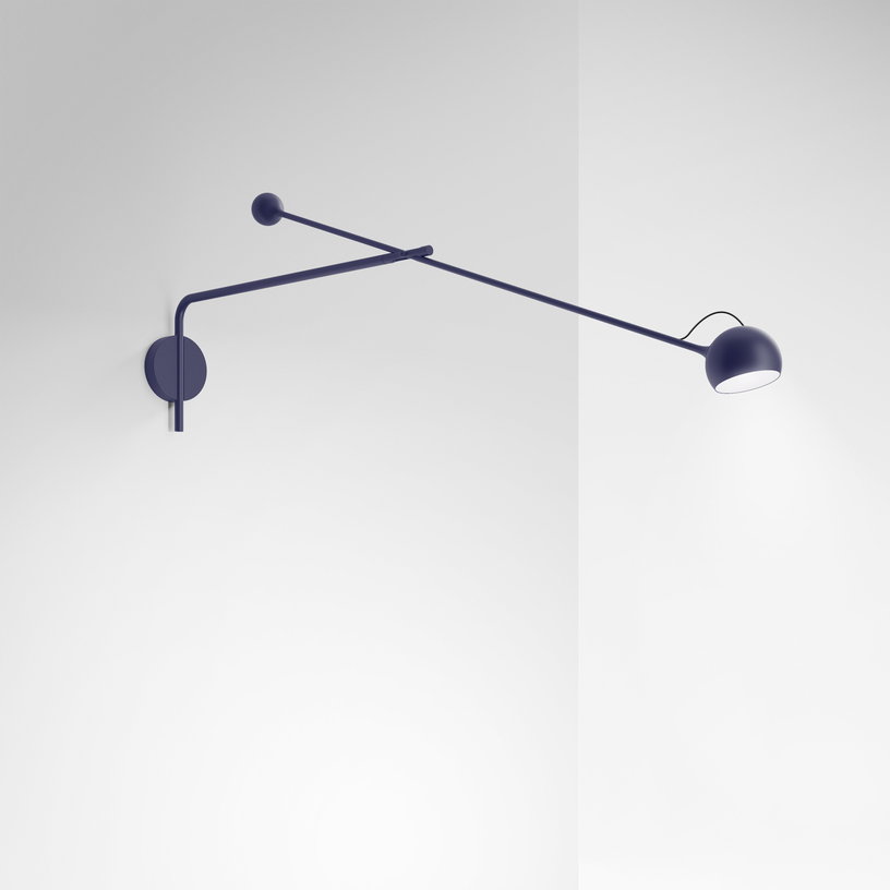 applique-murale-a-bras-en-acier-bleu-ixa-artemide-1