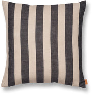 grande-housse-de-coussin-coton-et-lin-noir-et-sable-ferm-living-1