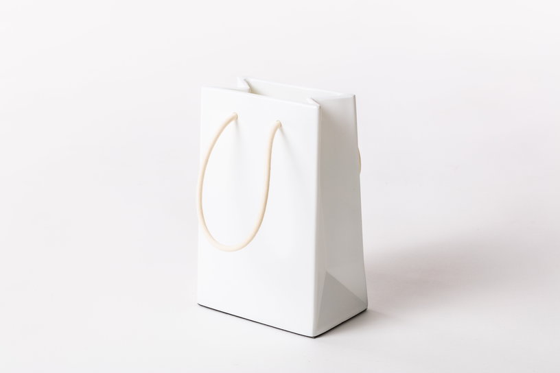 lampe-sans-fil-rechargeable-en-resine-blanc-12-x-7-5-cm-daily-shopper-seletti-1