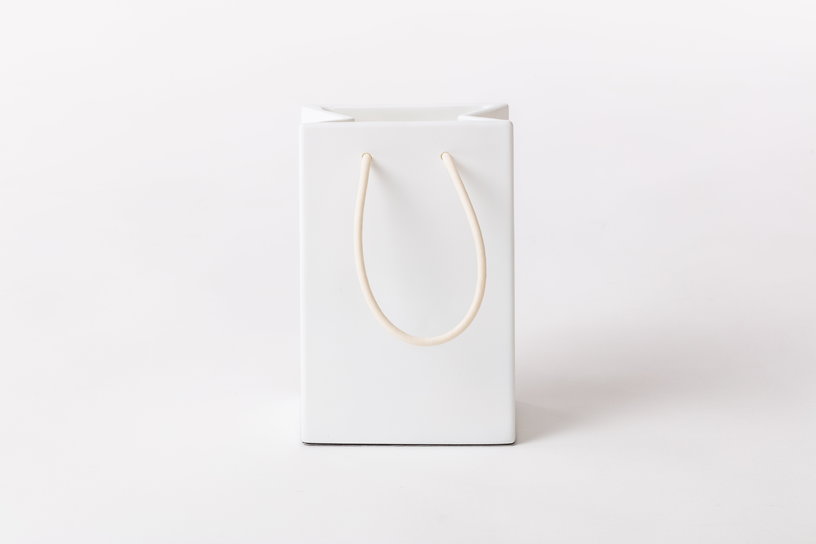 lampe-sans-fil-rechargeable-en-resine-blanc-12-x-7-5-cm-daily-shopper-seletti-3