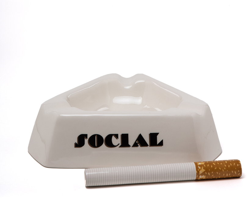 cendrier-en-porcelaine-social-smoker-diesel-seletti-2