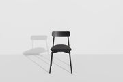 chaise-en-hetre-noir-cuir-78-cm-fromme-petite-friture-1