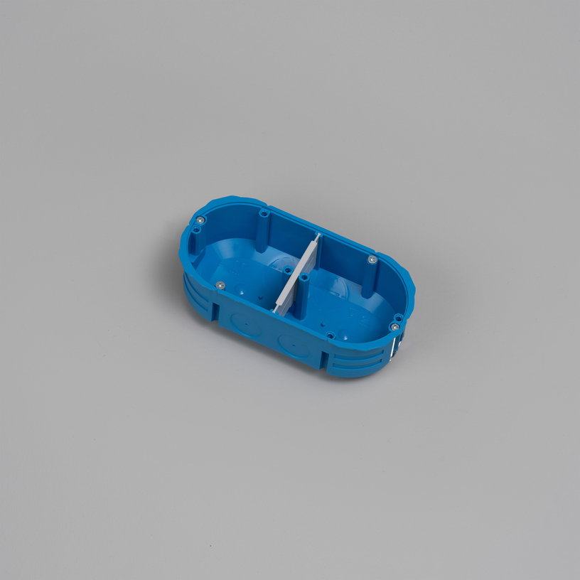 boitier-d-encastrement-standard-prise-2g-plastique-bleu-13-cm-buster-punch-1