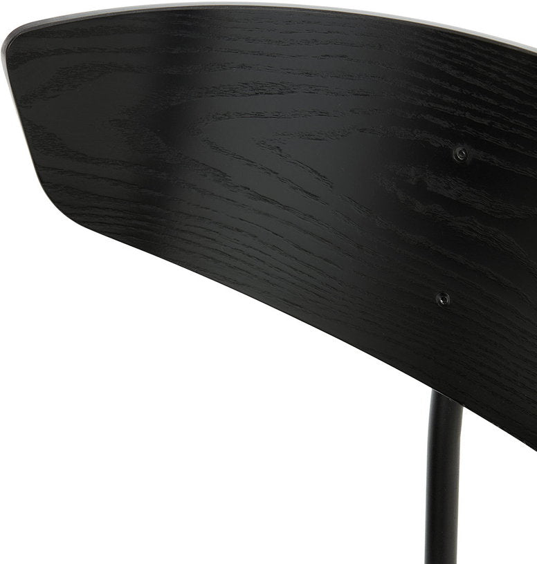 chaise-empilable-bois-et-metal-herman-noir-ferm-living-3