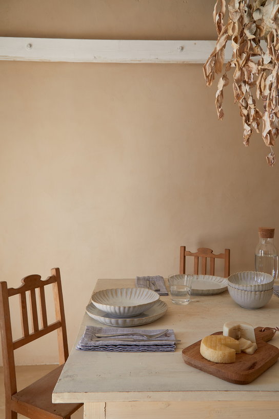 assiette-a-salade-en-gres-bleu-marine-22-cm-mallorca-costa-nova-3