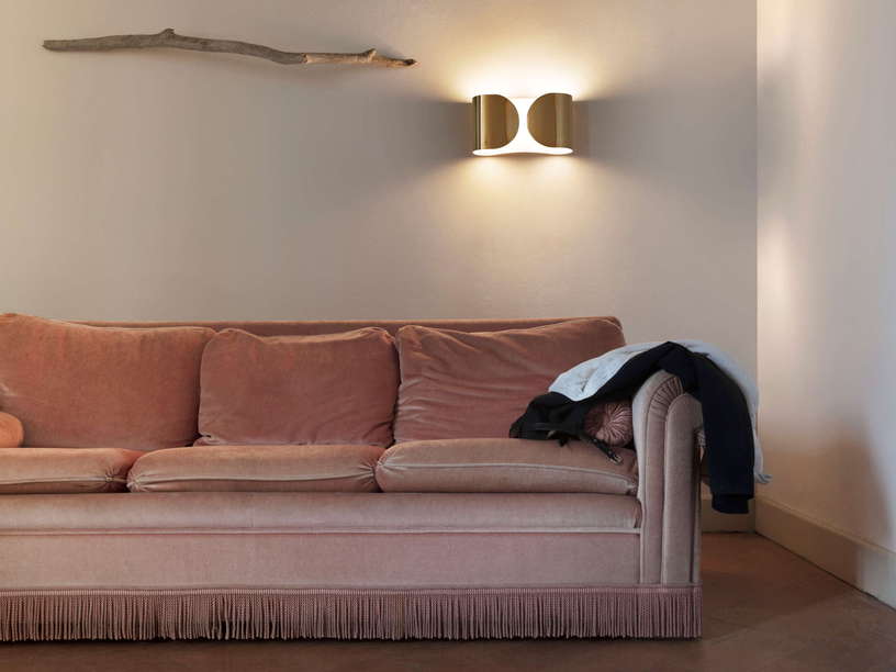 applique-murale-design-en-metal-blanc-foglio-flos-3