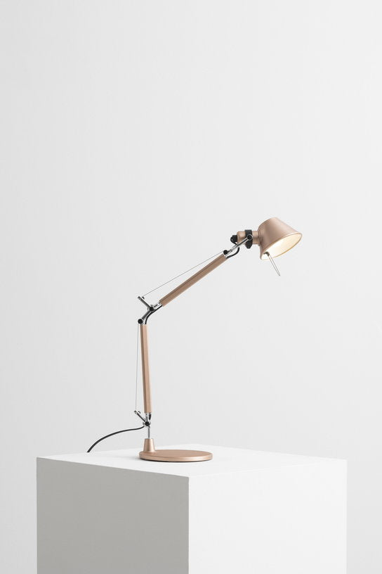 lampe-de-bureau-en-aluminium-brushed-copper-tolomeo-micro-special-edition-artemide-1