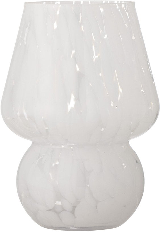 vase-en-verre-nuance-de-blanc-halim-bloomingville-1