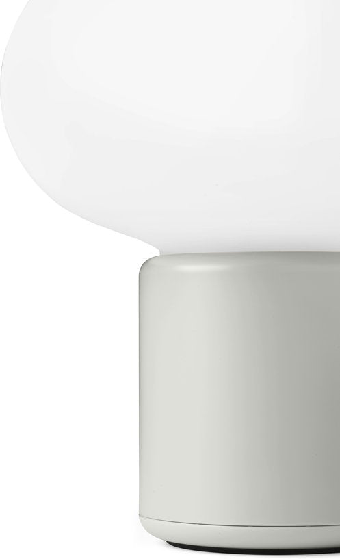 lampe-portable-en-polyethylene-gris-clair-18-cm-karl-johan-new-works-3