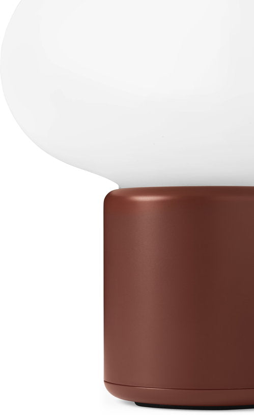 lampe-portable-en-polyethylene-terre-rouge-18-cm-karl-johan-new-works-3