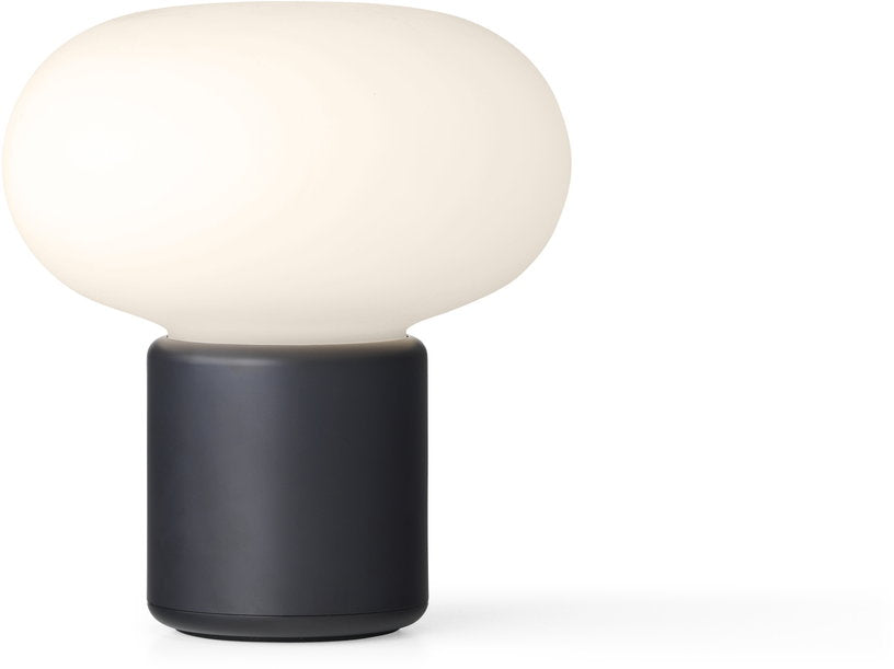 lampe-portable-en-polyethylene-noir-froid-18-cm-karl-johan-new-works-2